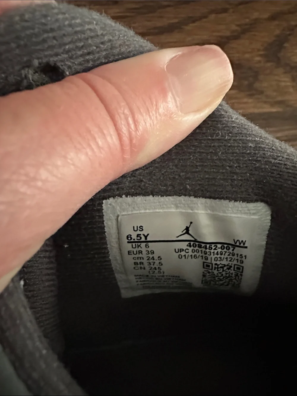 Air Jordan 4 Retro (GS) Sz. 6.5Y